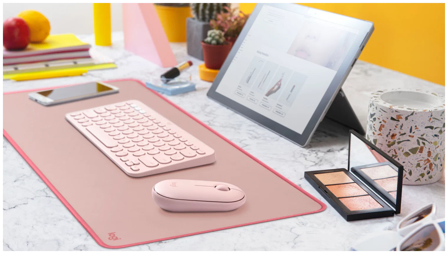 Коврик для мыши Logitech Desk Mat Studio Series, розовый [956-000053]