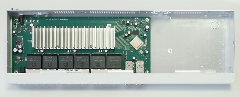 Коммутатор MIKROTIK CRS326-24G-2S+RM (24 порт, 1GB, 2 port SFP)